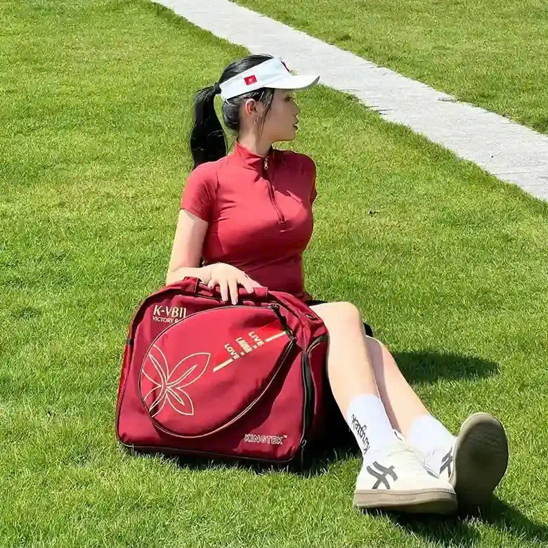 túi pickleball thời trang màu đỏ rượu vang